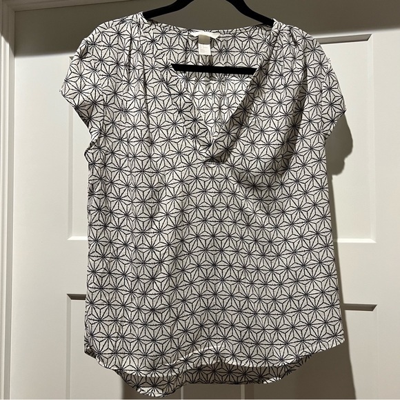 🦋2/$15🦋 H&M Geometric Patterned Top - Picture 1 of 2